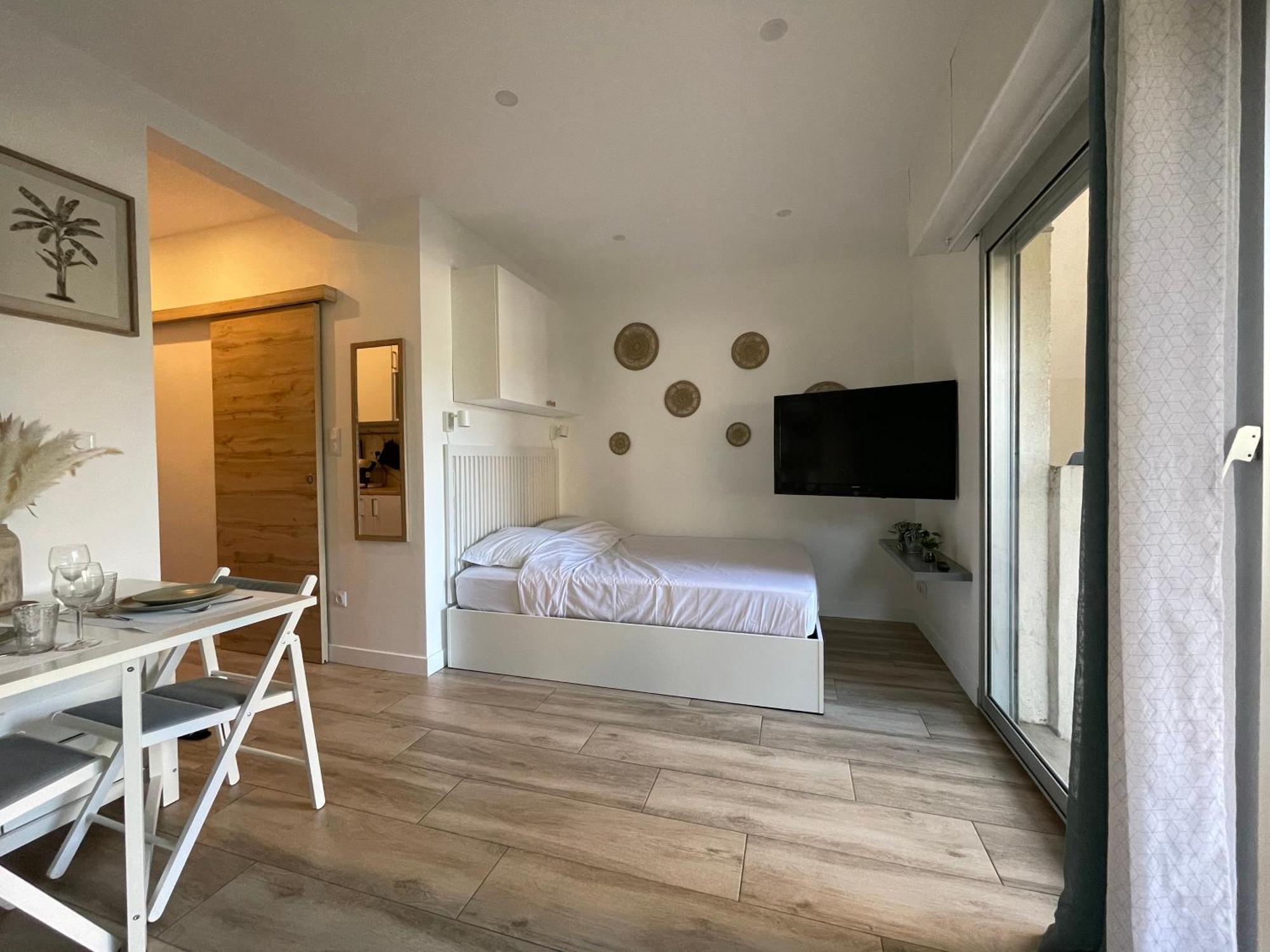 Superbe Studio Avec Terrasse Proximite Plage Сен-Мандріє-сюр-Мер Екстер'єр фото